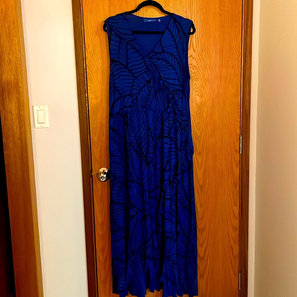 Flirty cut maxi dress!